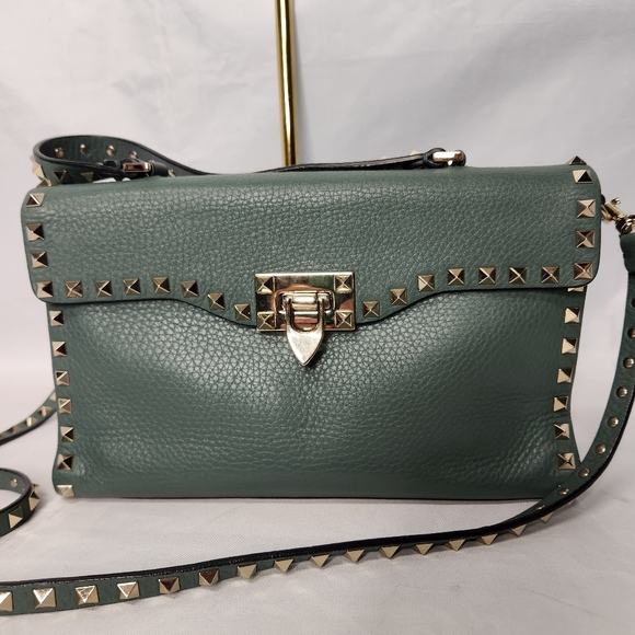 VALENTINO GARAVANI
Rockstud textured-leather shoulder bag - Picture 1 of 8